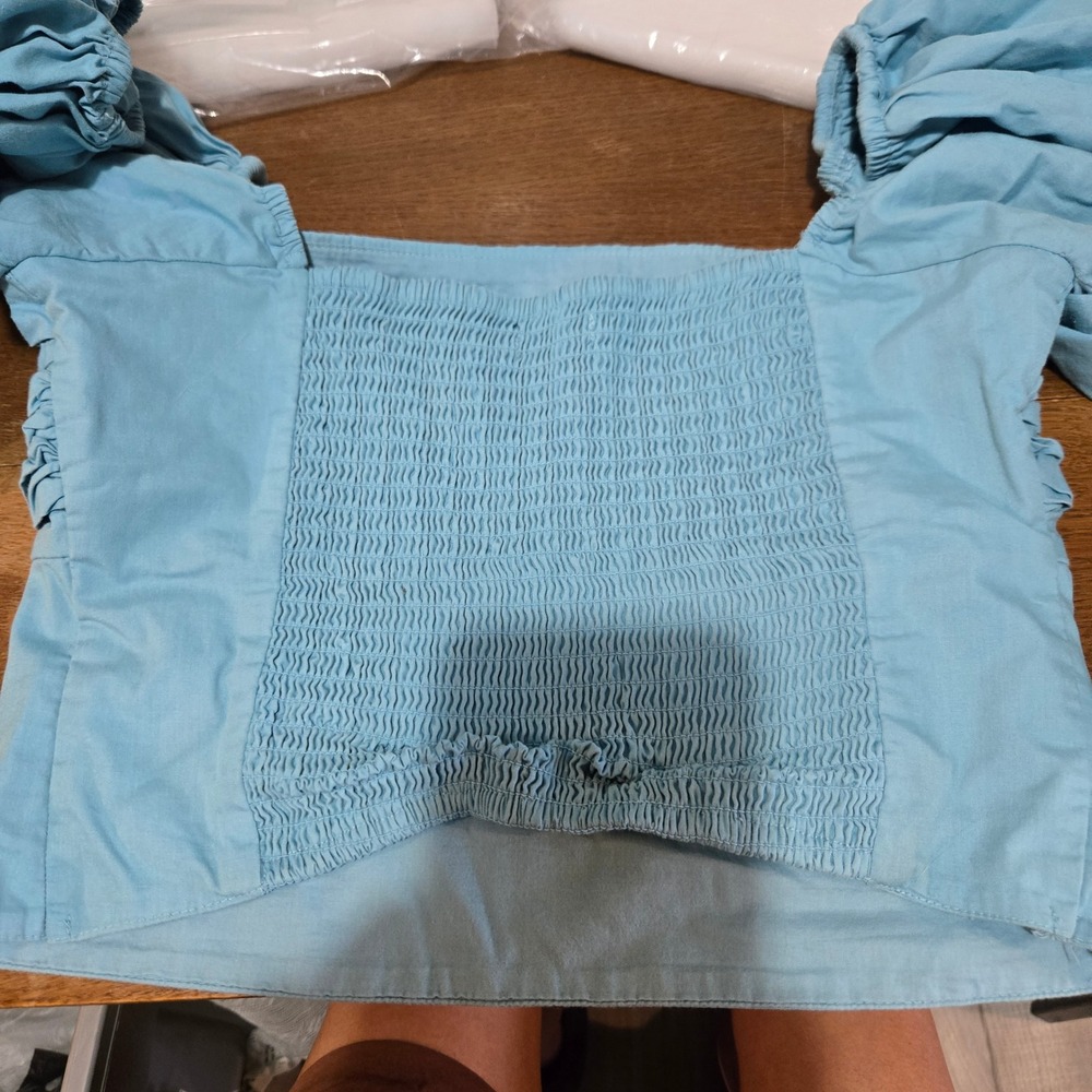 Abercrombie & Fitch Light Blue Pleated Puff Sleeve Smocked Crop Top Small - Picture 10 of 12